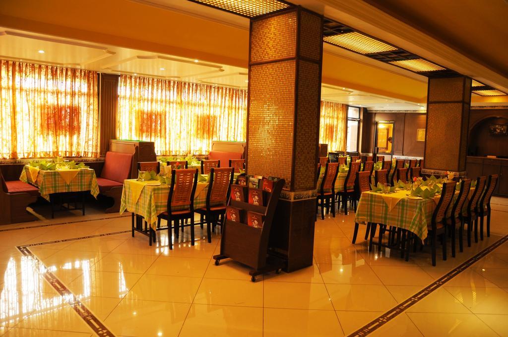 Femina Hotel Tiruchirappalli Exterior foto