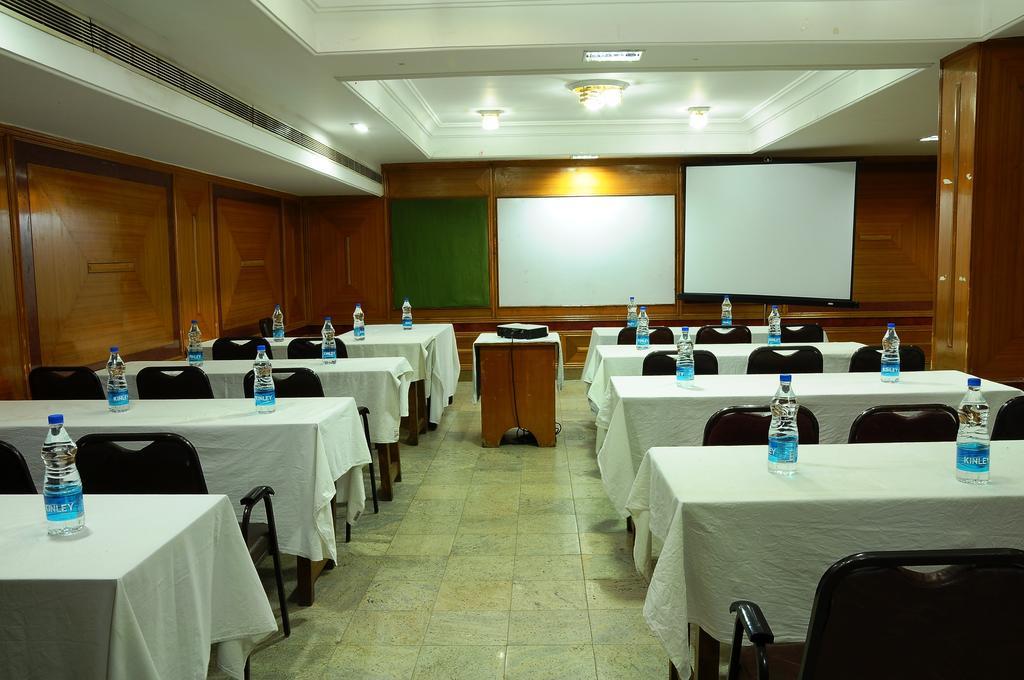 Femina Hotel Tiruchirappalli Exterior foto